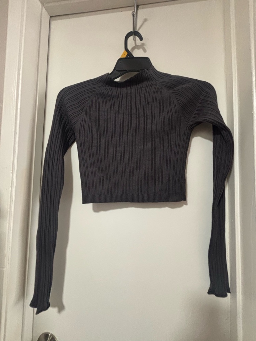 Garage Ribbed Long-Sleeve Crop Top in Charcoal - Picture 2 of 6
